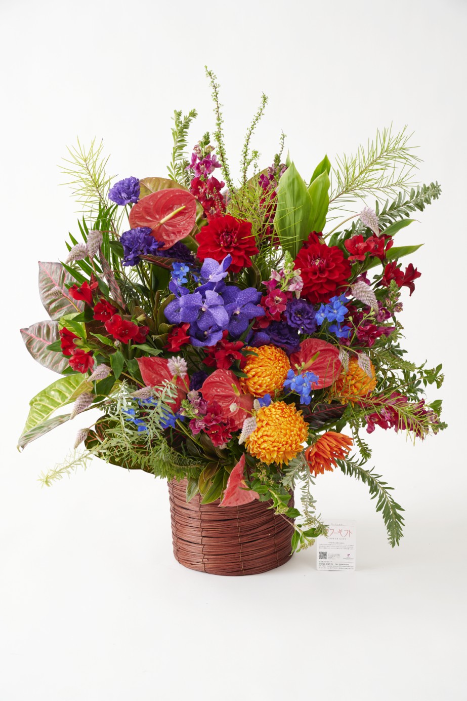 <p>大胆かつ繊細なワンランク上のおしゃれなアレンジメントフラワーです。</p>