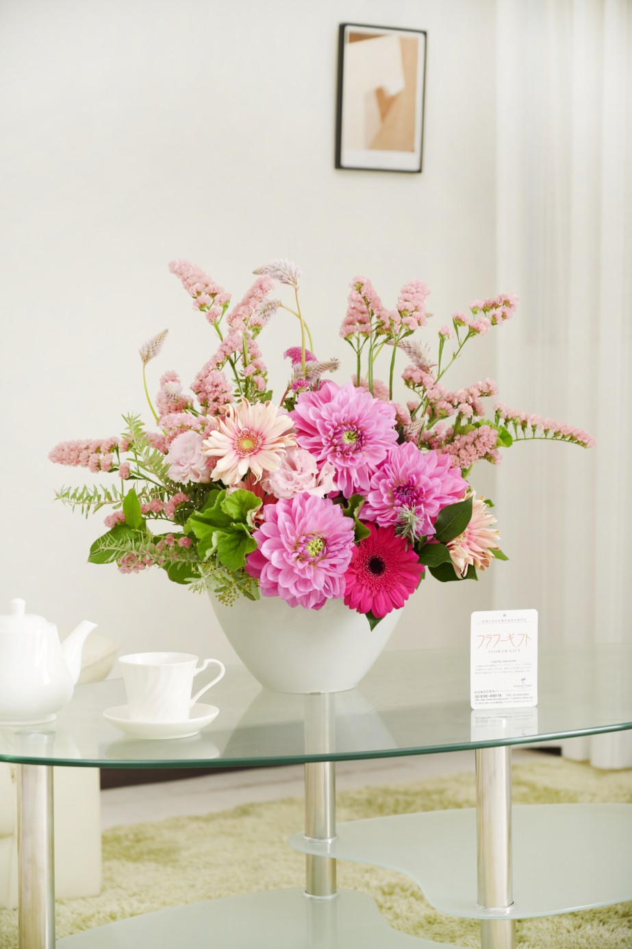 <p>開店祝いや就任祝いなどビジネスシーンはもちろん、個展の開催祝いやお誕生日プレゼントと様々なお祝い事に使用いただけるフラワーギフトです。</p>