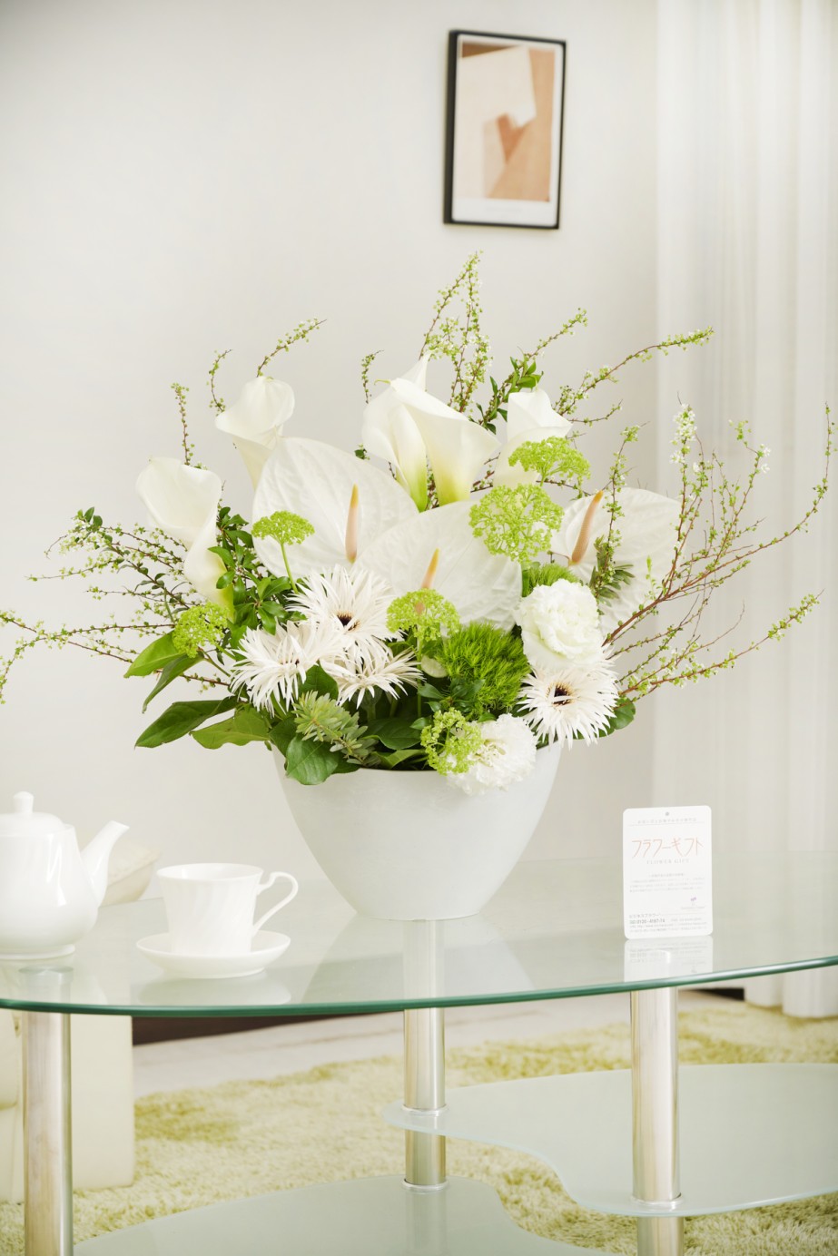 <p>開店祝いや就任祝いなどビジネスシーンはもちろん、個展の開催祝いやお誕生日プレゼントと様々なお祝い事に使用いただけるフラワーギフトです。</p>