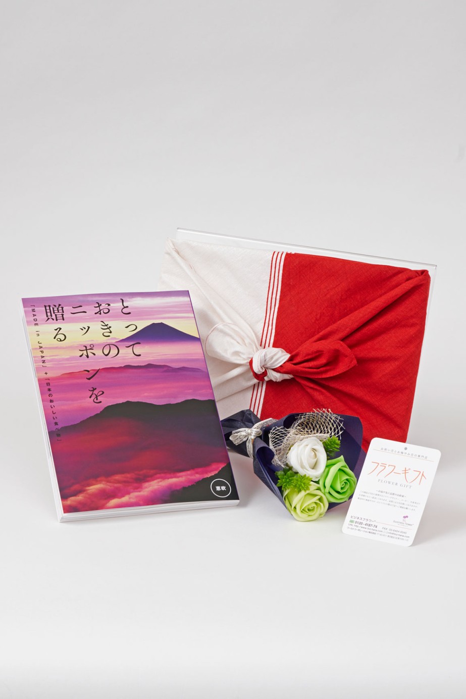 <p>カタログギフト本体は上品な風呂敷で包んだ状態でのお届けとなります。</p>