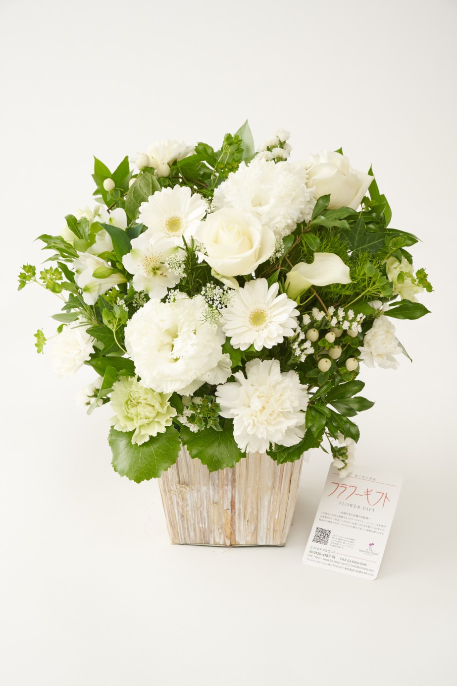 <p>Mサイズ以上からはお花に高さと大きさも備わっております。その分見栄えや豪華さも増し、開店祝いや開業祝いなど、企業間取引の一環としてご利用いただく場合にもおすすめできるサイズ。その他、各種お祝いやハイグレードな贈答品をお考えなら最適です。</p>