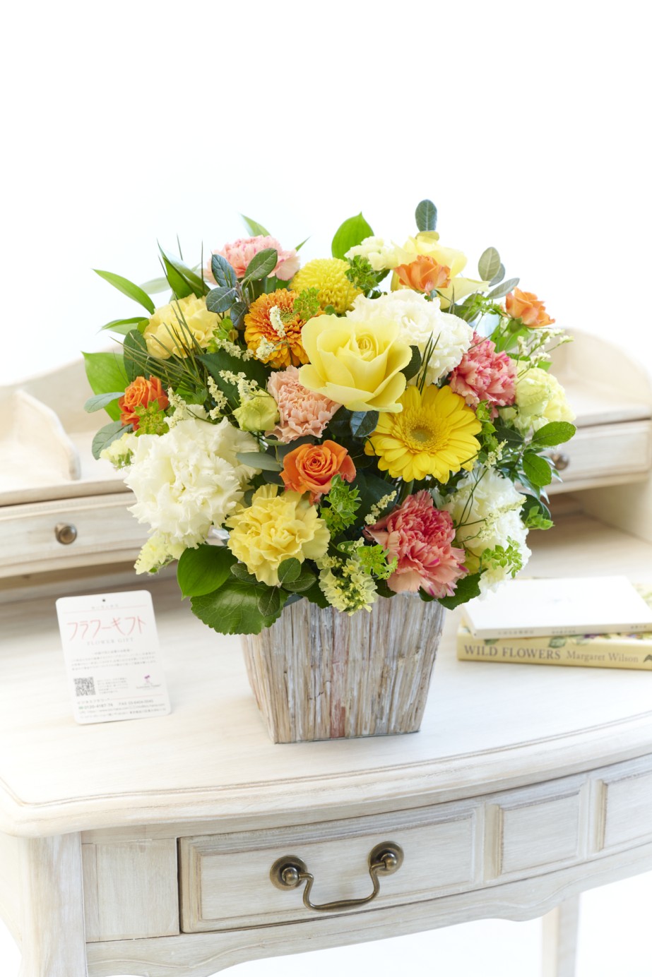 企業間での贈り物のとしても人気のサイズ、シンプルかつハイセンスのアレンジメント！