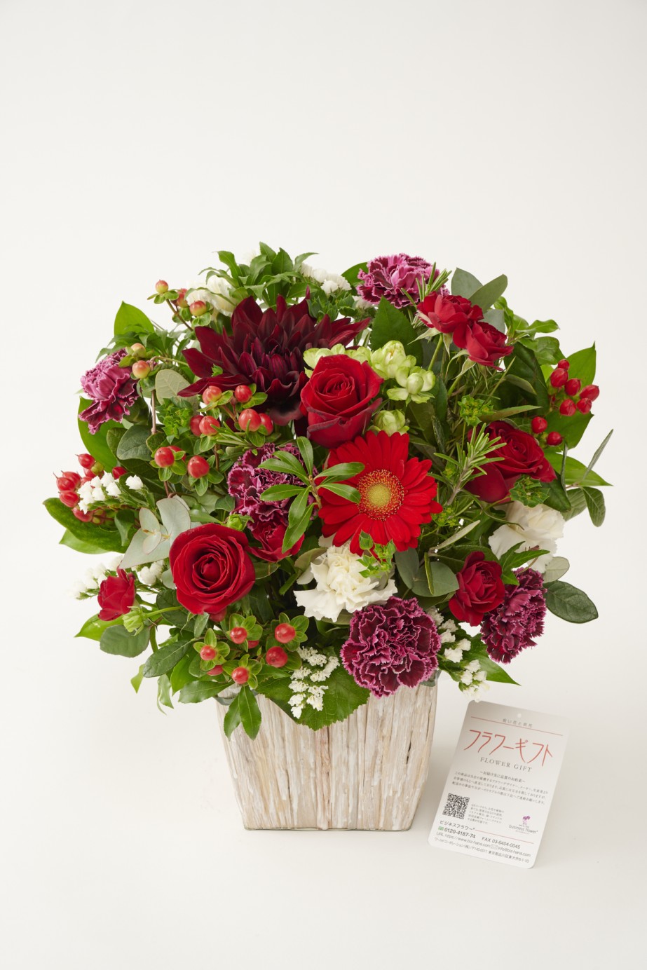 <p>Mサイズ以上からはお花に高さと大きさも備わっております。その分見栄えや豪華さも増し、開店祝いや開業祝いなど、企業間取引の一環としてご利用いただく場合にもおすすめできるサイズ。その他、各種お祝いやハイグレードな贈答品をお考えなら最適です。</p>