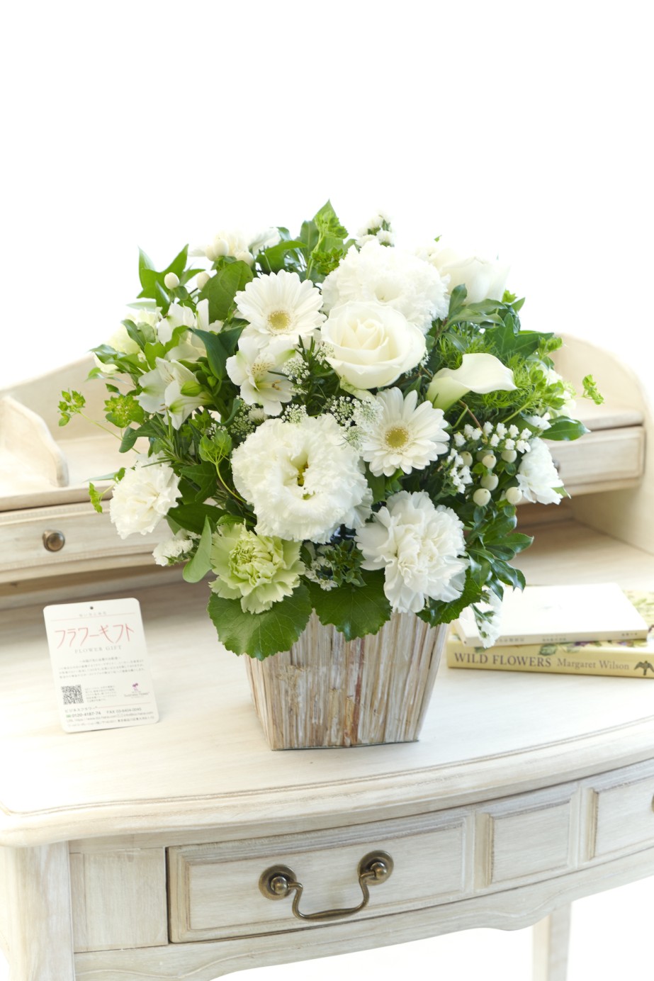 企業間での贈り物のとしても人気のサイズ、シンプルかつハイセンスのアレンジメント！