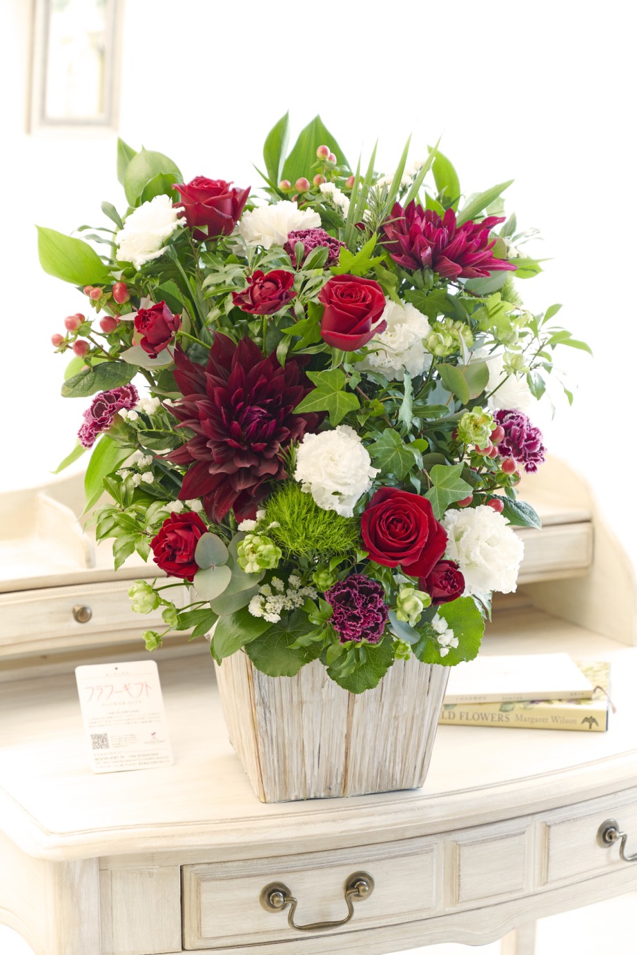 企業間での贈り物のとしても人気のシンプルかつハイセンスのアレンジメント！