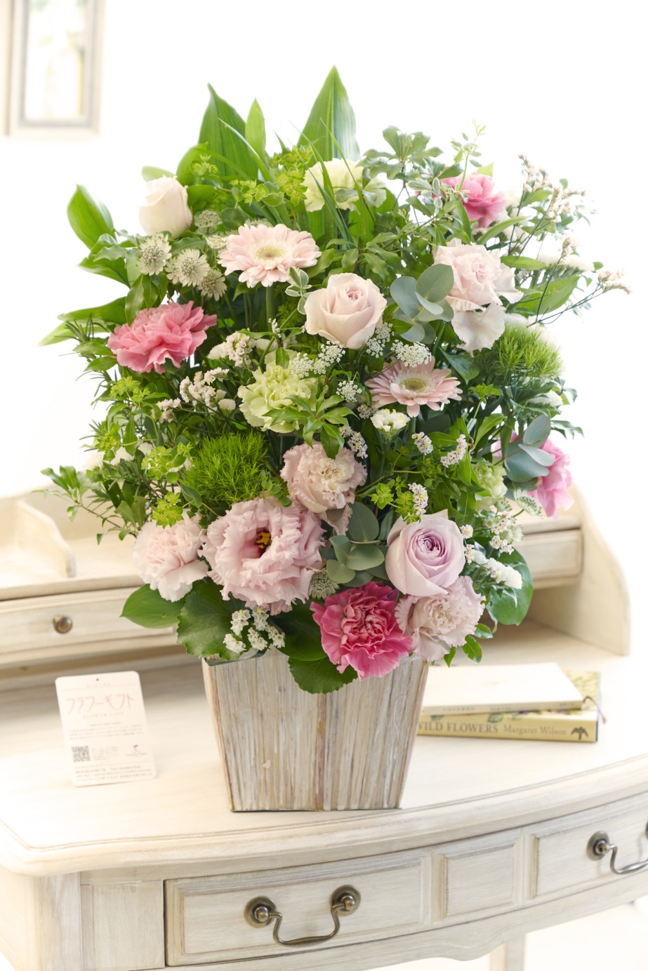 企業間での贈り物のとしても人気のシンプルかつハイセンスのアレンジメント！