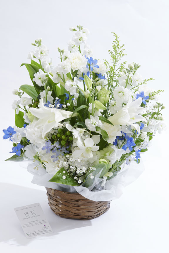 <p>供花アレンジメント　寒色系　Mサイズ　イメージ</p>