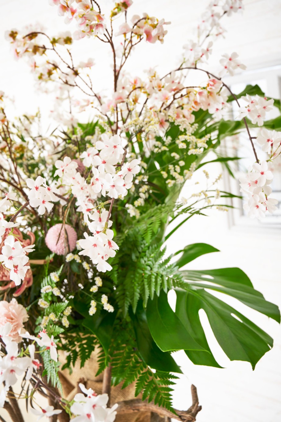 <p>3～4月頃は生花の桜を使用しております。季節柄、桜のご用意ができない時期のご納品は造花の桜を使用しておりますので、予めご了承ください。</p>