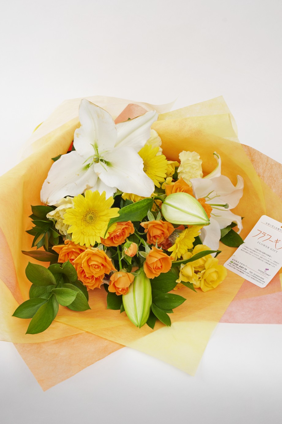 <p>清らかな白百合が彩る、華やかなお祝い花束です。</p>